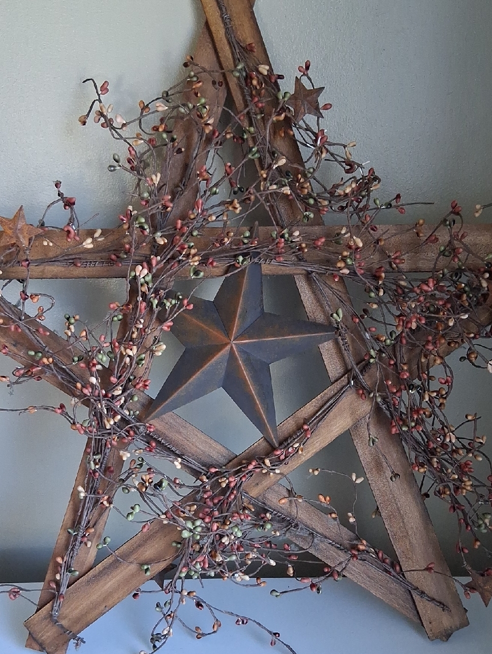 Rustic Wooden Star Wreath with Autumn Berry Garland